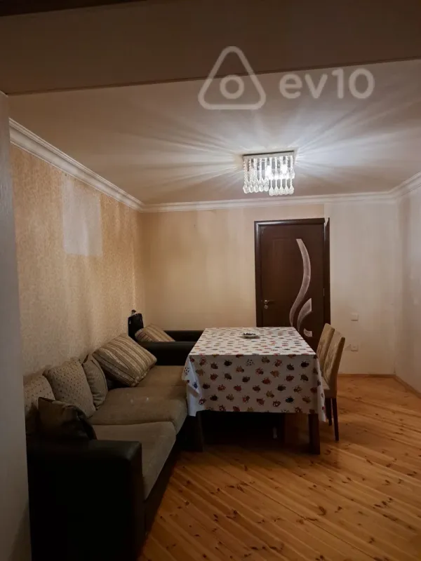 Kirayə verilir 2 otaqlı köhnə tikili 65 m²