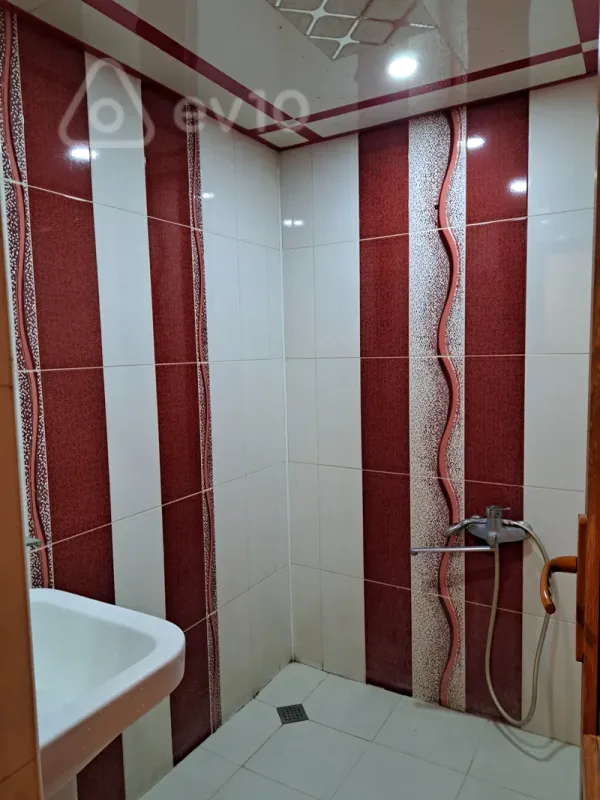 Kirayə verilir 2 otaqlı köhnə tikili 65 m²