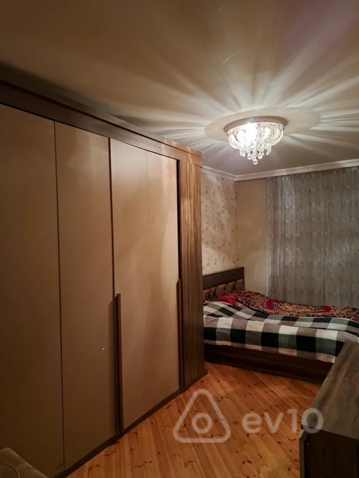 Kirayə verilir 2 otaqlı köhnə tikili 65 m²