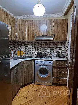Kirayə verilir 2 otaqlı köhnə tikili 65 m²