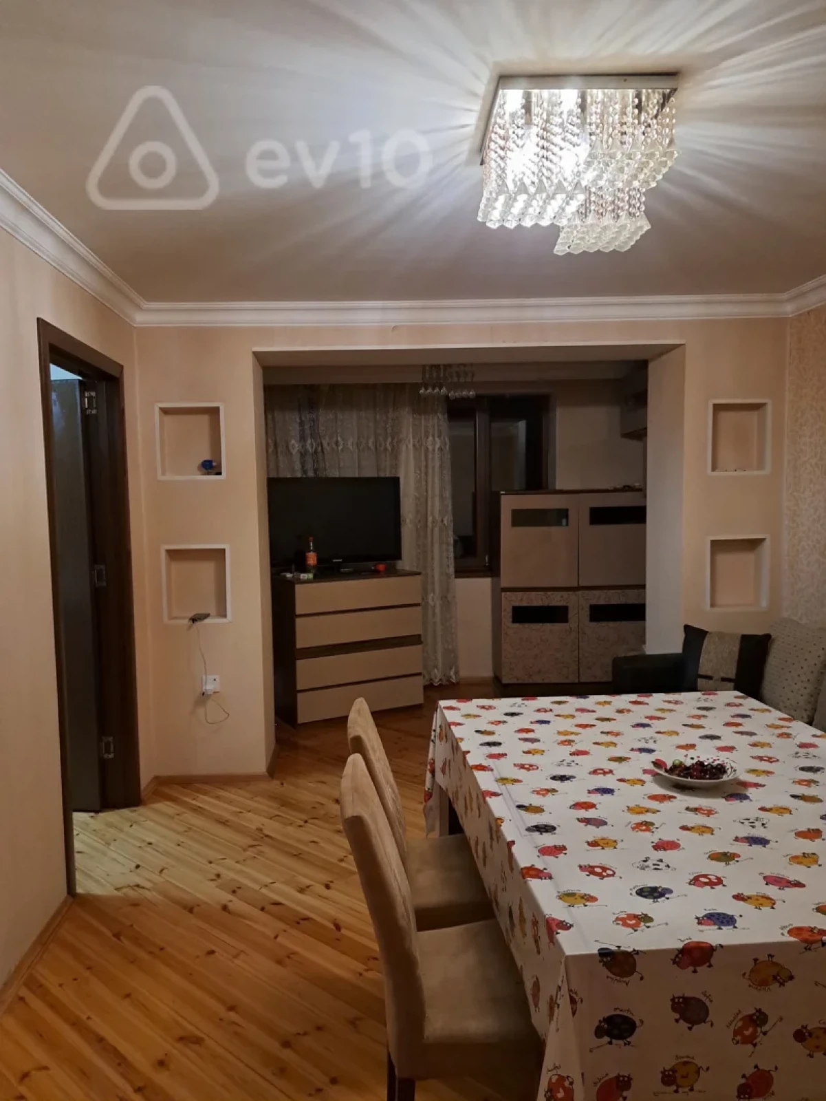 Kirayə verilir 2 otaqlı köhnə tikili 65 m²