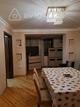 Kirayə verilir 2 otaqlı köhnə tikili 65 m²