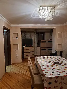 Kirayə verilir 2 otaqlı köhnə tikili 65 m²