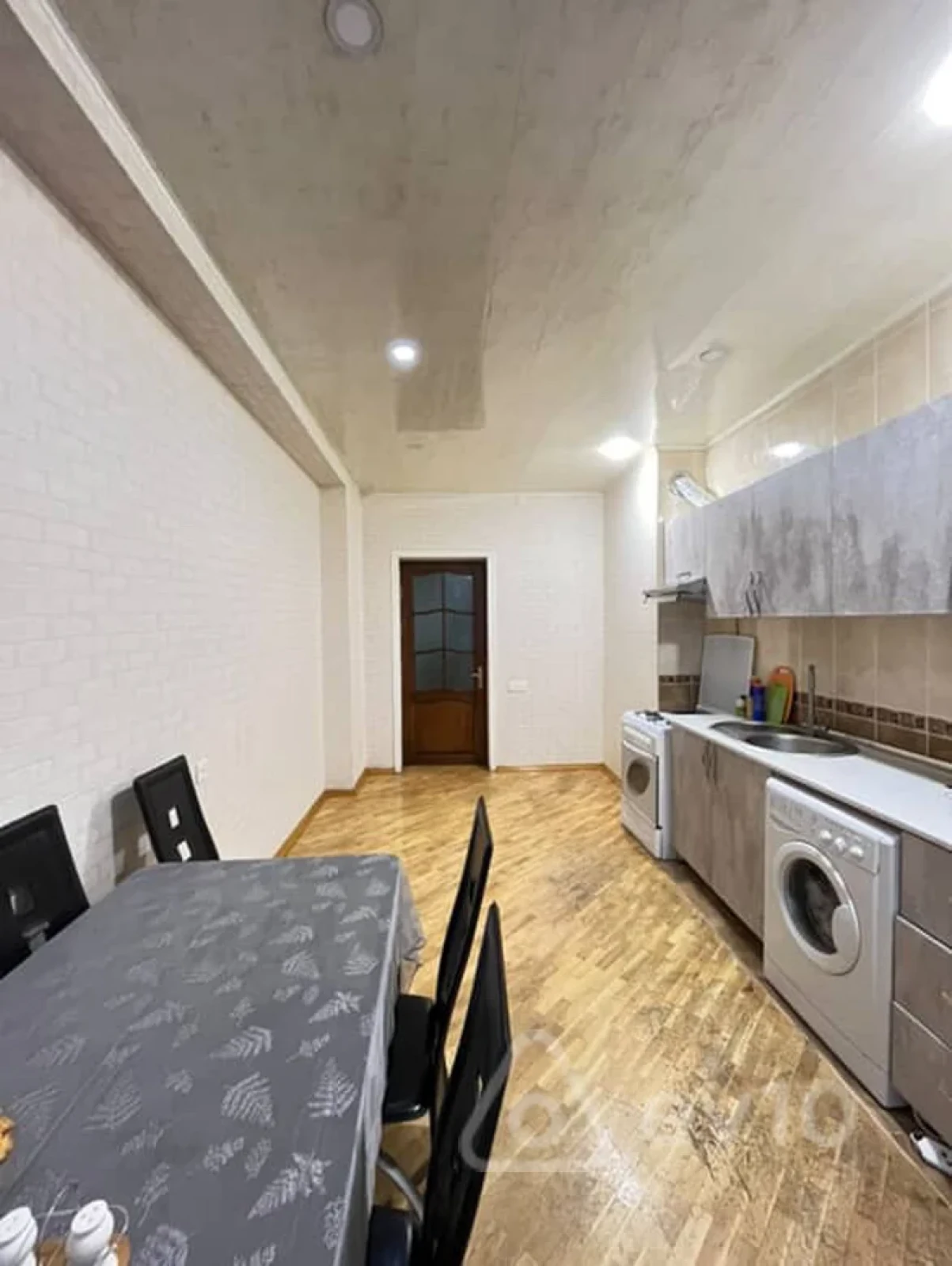 Kirayə verilir 3 otaqlı köhnə tikili 75 m²