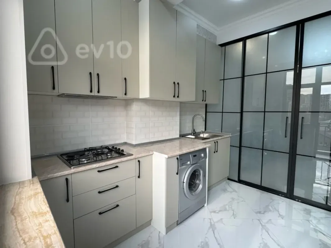 Kirayə verilir 2 otaqlı yeni tikili 75 m²