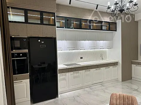 Kirayə verilir 3 otaqlı yeni tikili 140 m²