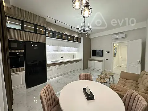 Kirayə verilir 3 otaqlı yeni tikili 140 m²