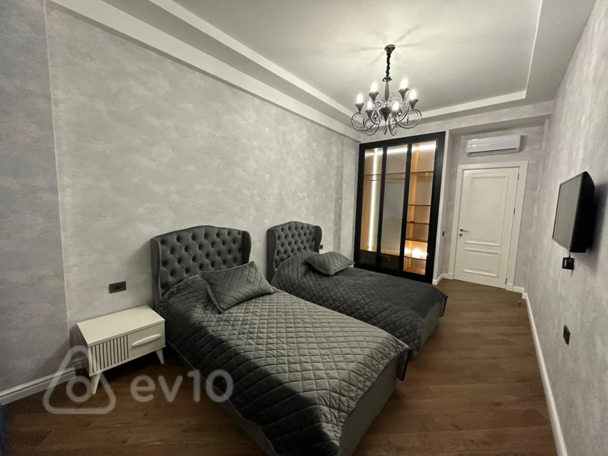 Kirayə verilir 3 otaqlı yeni tikili 140 m²