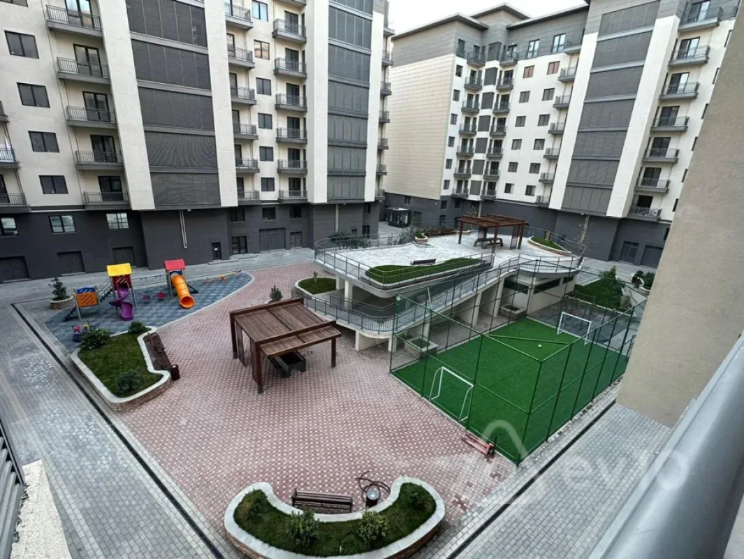 Kirayə verilir 3 otaqlı yeni tikili 140 m²