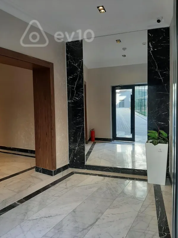 Kirayə verilir 3 otaqlı yeni tikili 140 m²