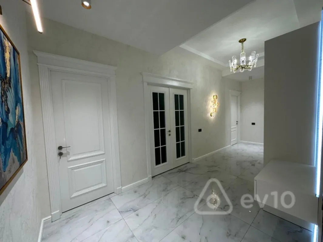 Kirayə verilir 3 otaqlı yeni tikili 140 m²