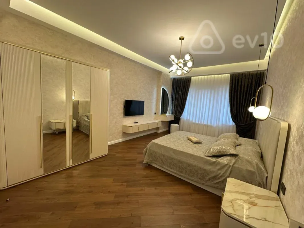 Kirayə verilir 3 otaqlı yeni tikili 140 m²