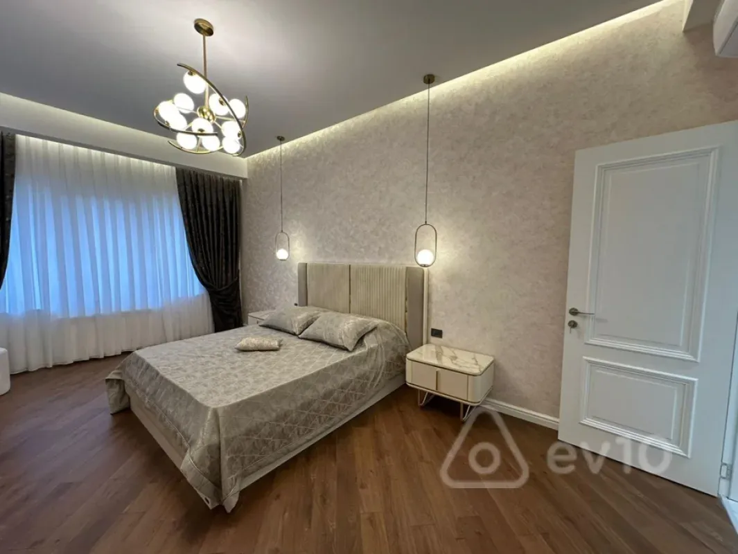 Kirayə verilir 3 otaqlı yeni tikili 140 m²