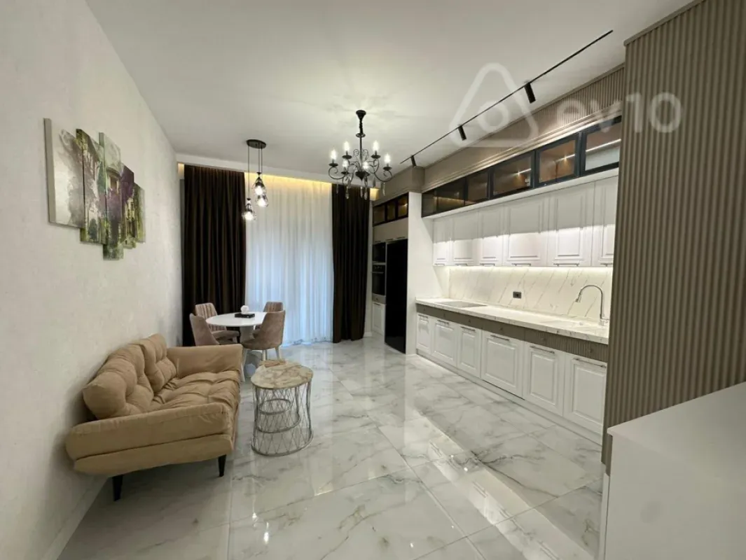 Kirayə verilir 3 otaqlı yeni tikili 140 m²