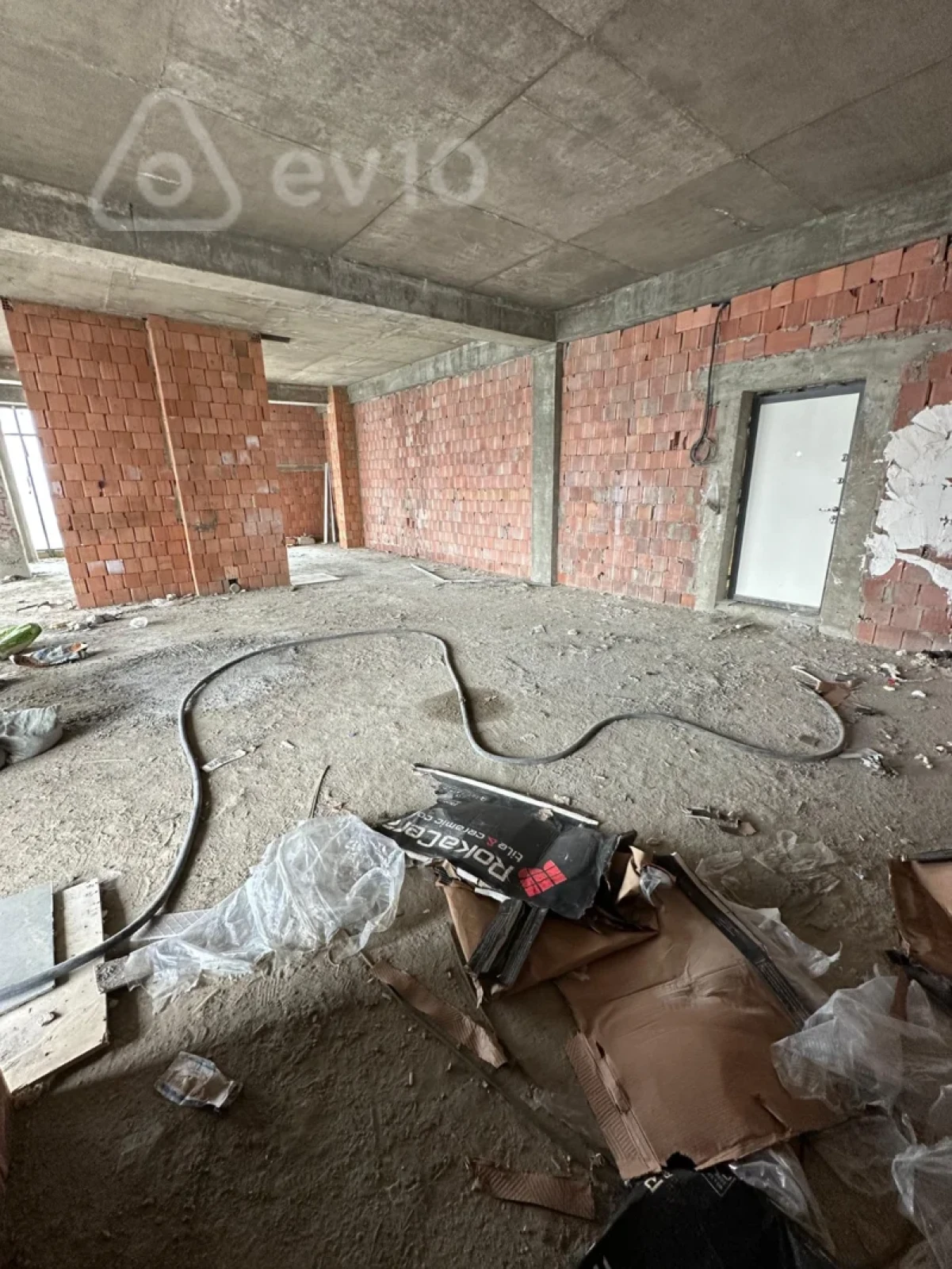 Satılır 2 otaqlı yeni tikili 100 m²