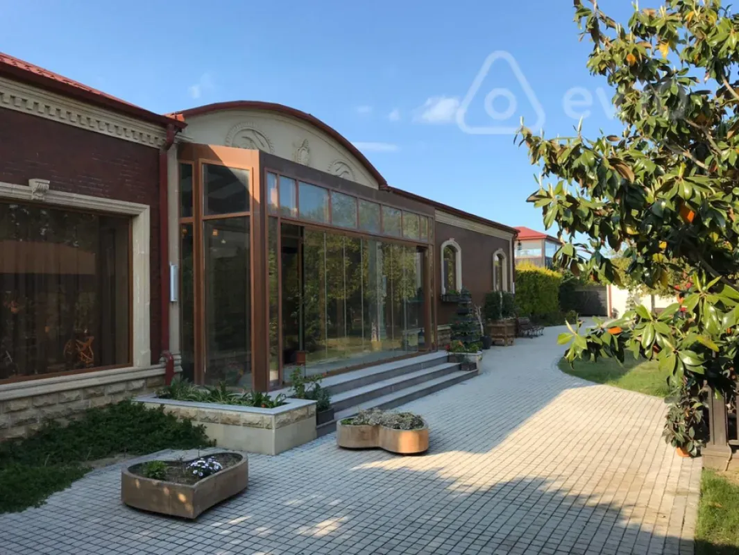 Kirayə verilir 6 otaqlı həyət evi 420 m²