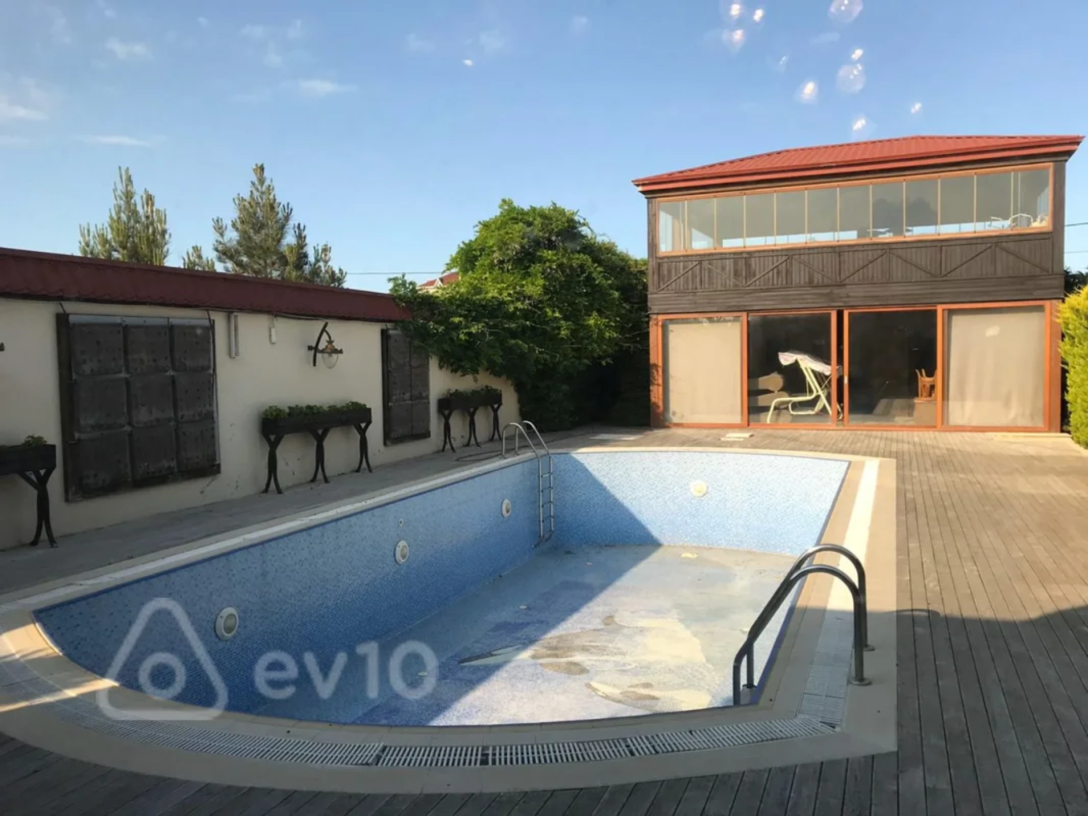 Kirayə verilir 6 otaqlı həyət evi 420 m²