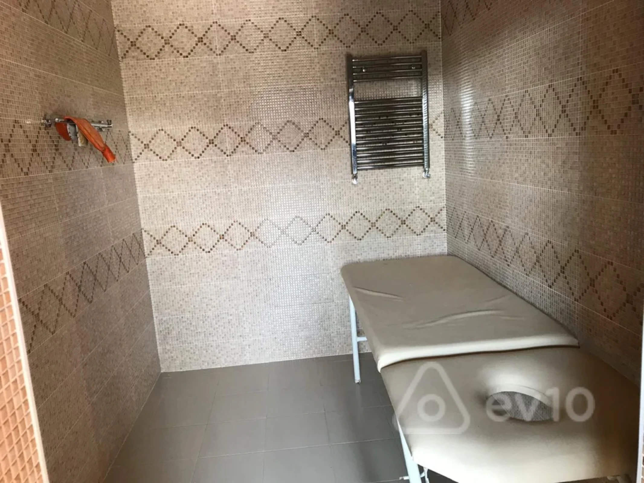 Kirayə verilir 6 otaqlı həyət evi 420 m²