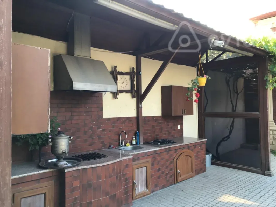 Kirayə verilir 6 otaqlı həyət evi 420 m²