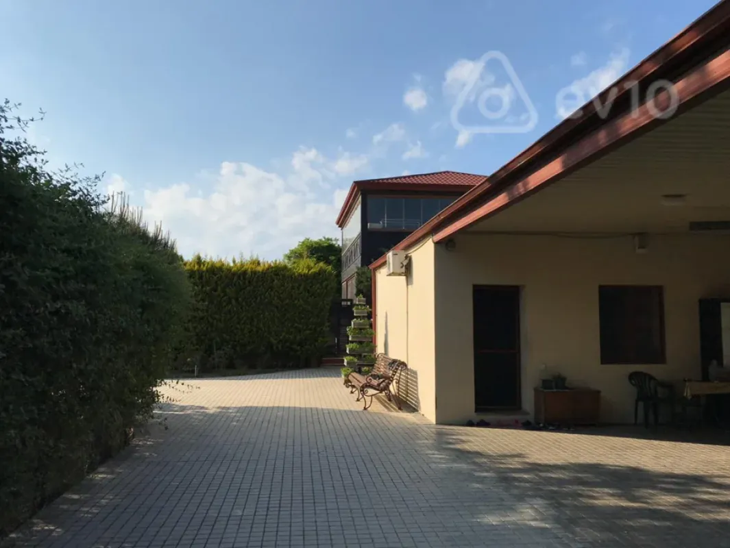 Kirayə verilir 6 otaqlı həyət evi 420 m²