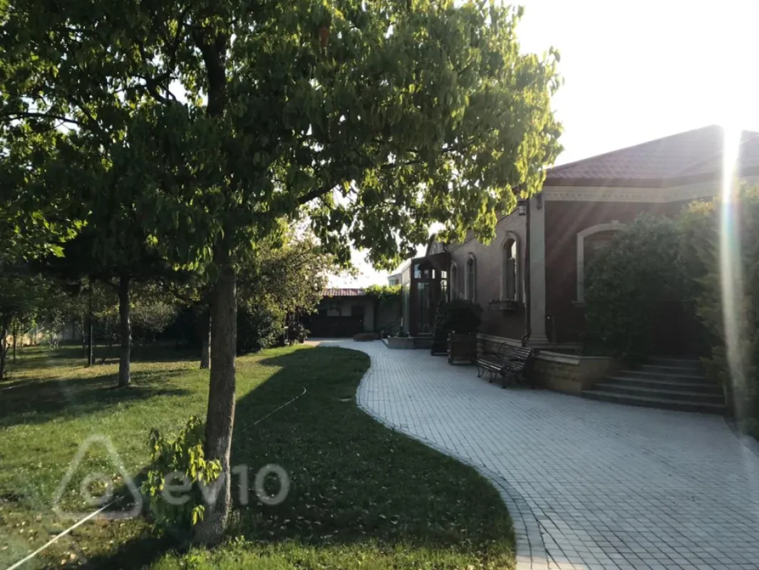 Kirayə verilir 6 otaqlı həyət evi 420 m²