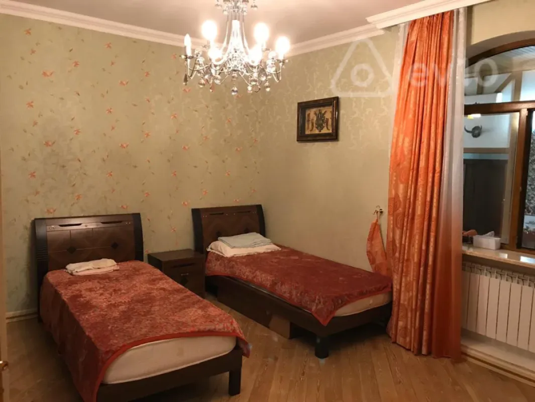 Kirayə verilir 6 otaqlı həyət evi 420 m²
