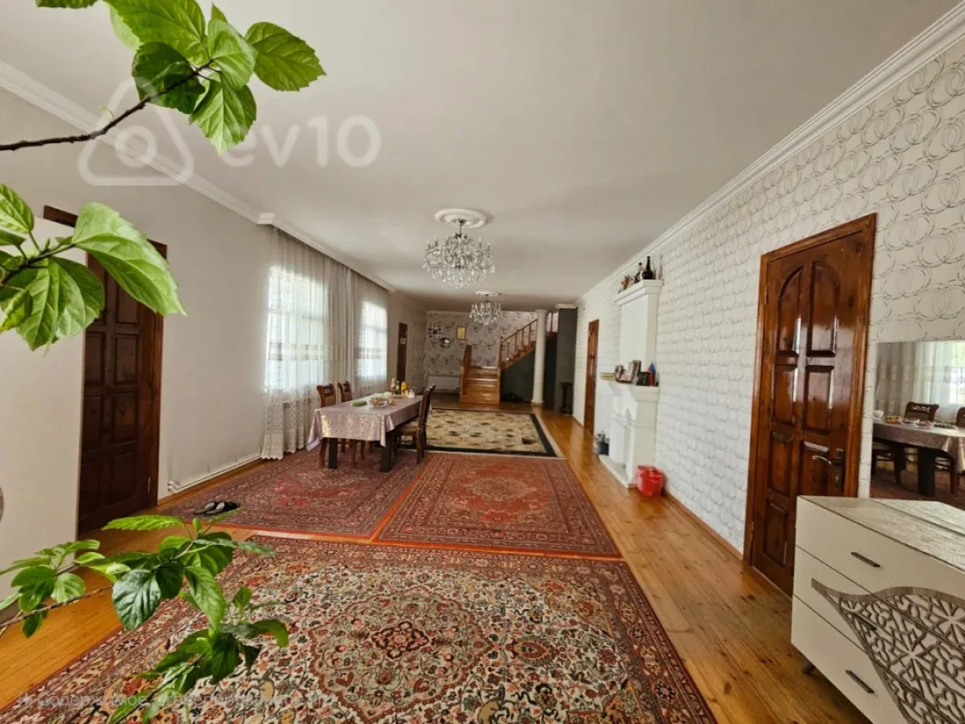Satılır 8 otaqlı həyət evi 360 m²