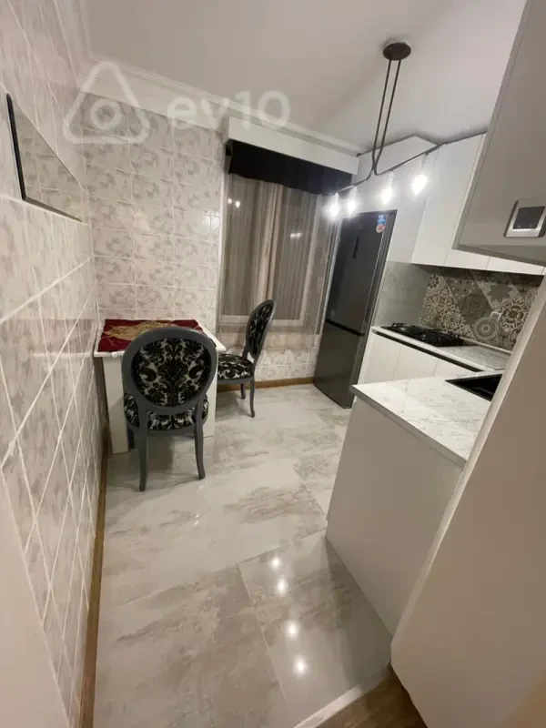 Kirayə verilir 2 otaqlı köhnə tikili 70 m²