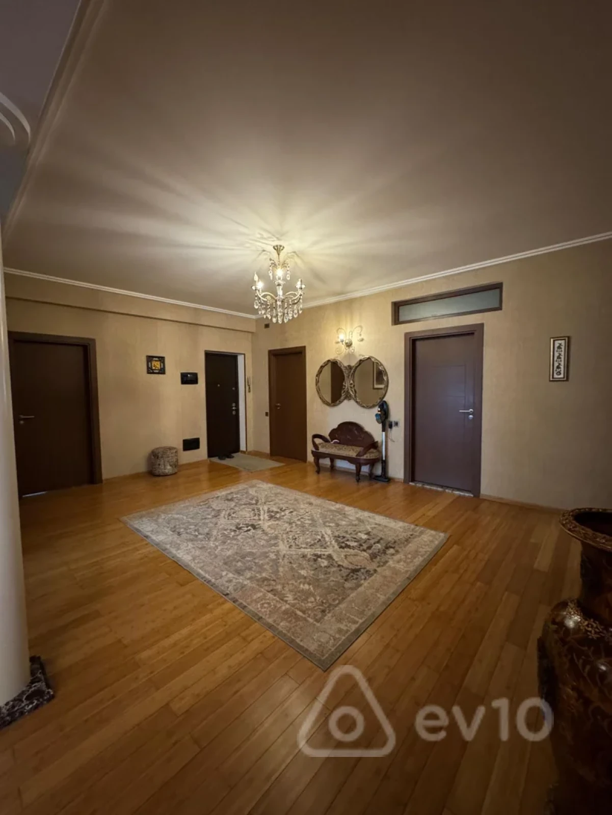 Satılır 4 otaqlı yeni tikili 200 m²