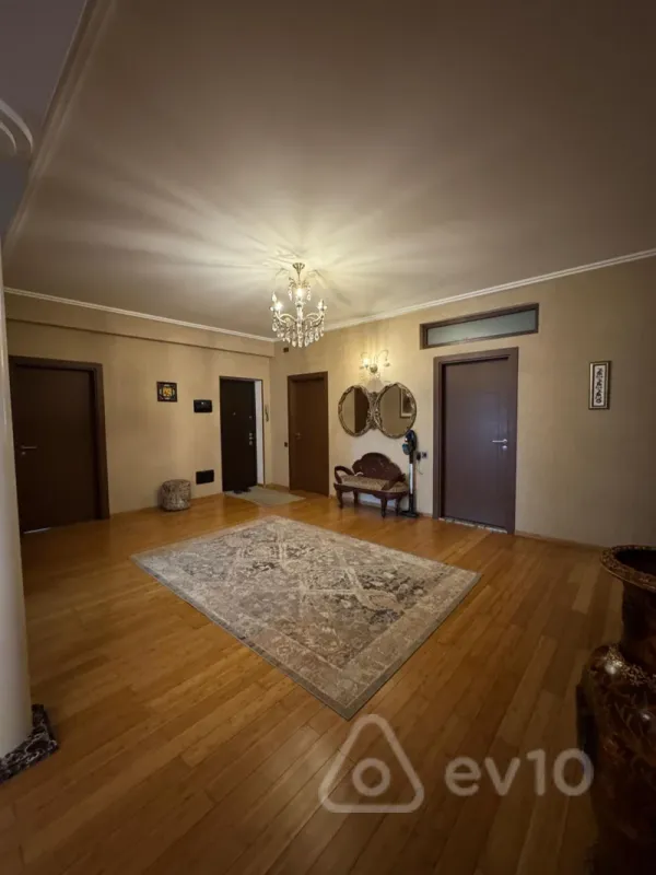 Satılır 4 otaqlı yeni tikili 200 m²