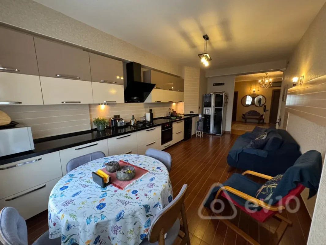 Satılır 4 otaqlı yeni tikili 200 m²