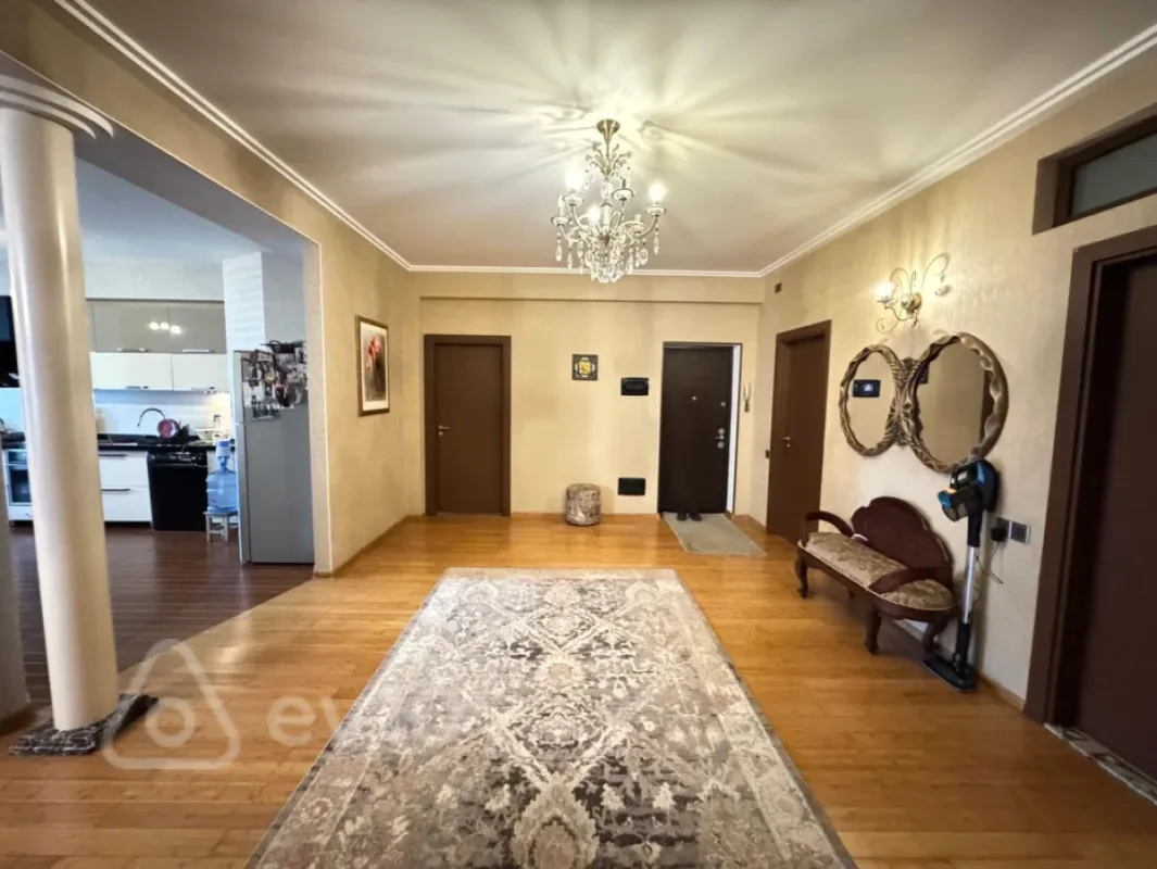 Satılır 4 otaqlı yeni tikili 200 m²