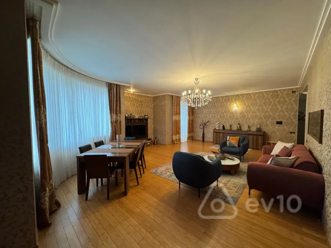 Satılır 4 otaqlı yeni tikili 200 m²