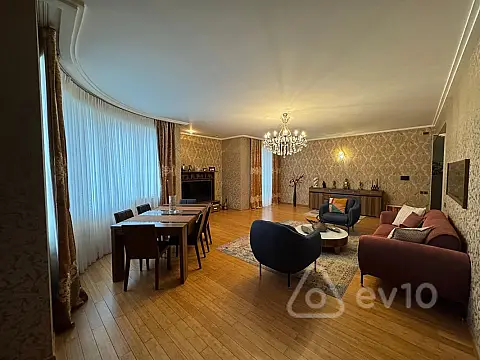 Satılır 4 otaqlı yeni tikili 200 m²