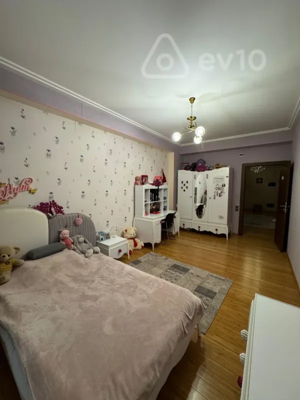 Satılır 4 otaqlı yeni tikili 200 m²