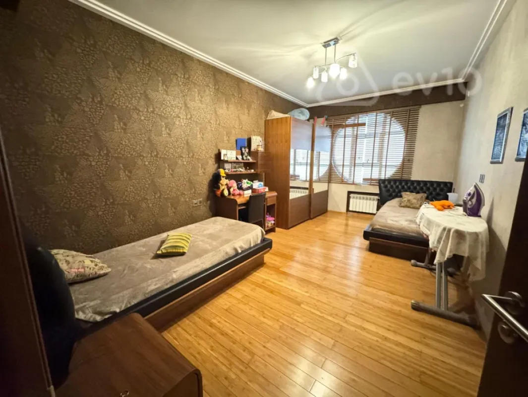 Satılır 4 otaqlı yeni tikili 200 m²