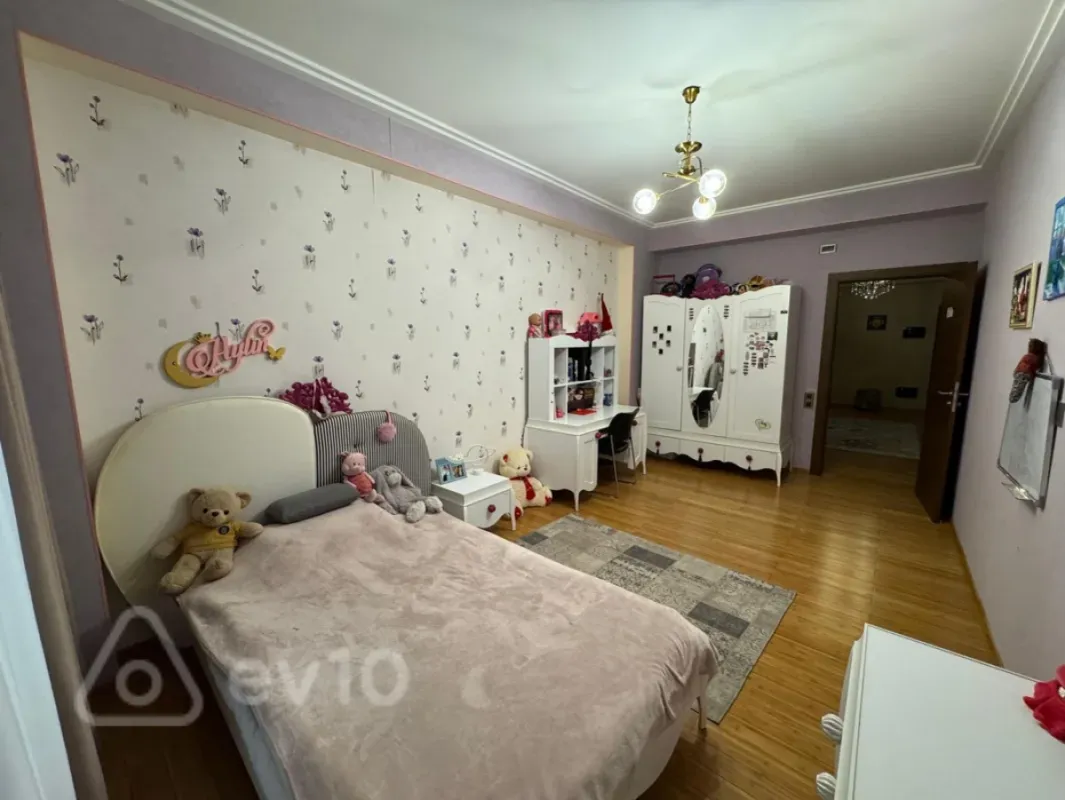 Satılır 4 otaqlı yeni tikili 200 m²