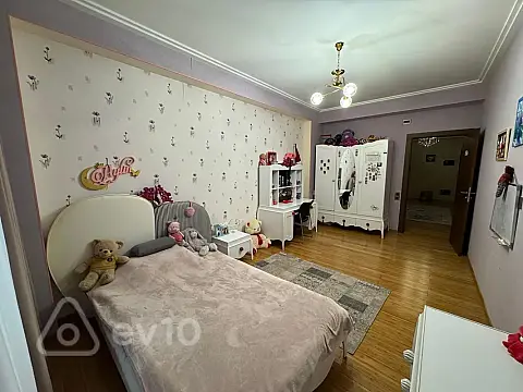 Satılır 4 otaqlı yeni tikili 200 m²