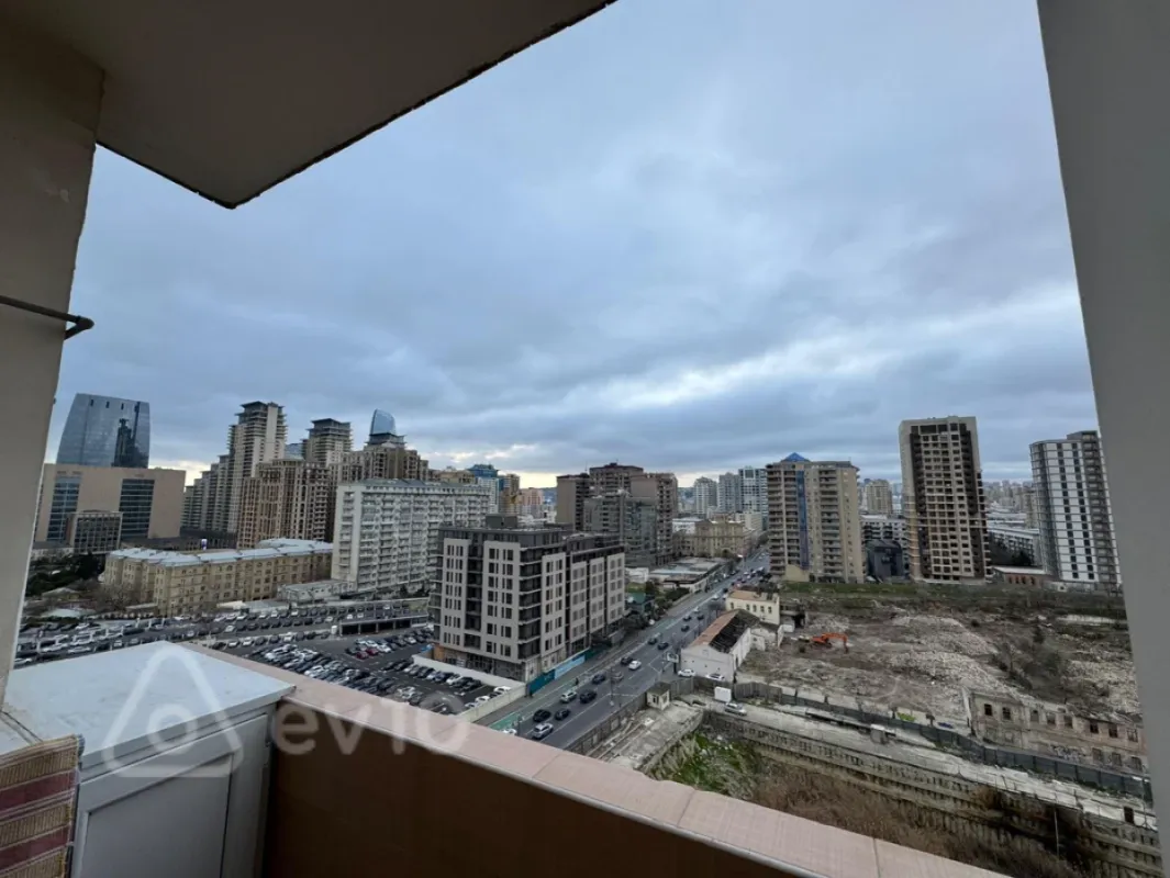 Satılır 4 otaqlı yeni tikili 200 m²