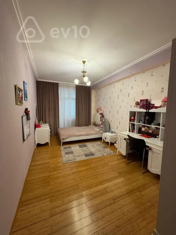 Satılır 4 otaqlı yeni tikili 200 m²