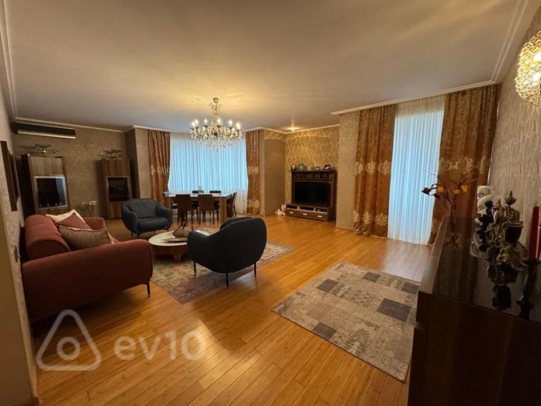 Satılır 4 otaqlı yeni tikili 200 m²