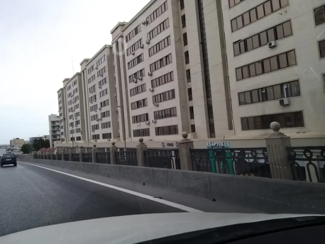 Satılır 4 otaqlı köhnə tikili 108 m²