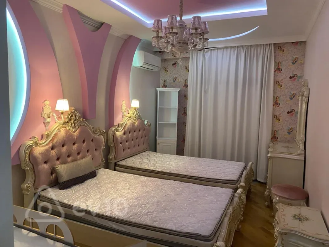 Kirayə verilir 3 otaqlı yeni tikili 145 m²