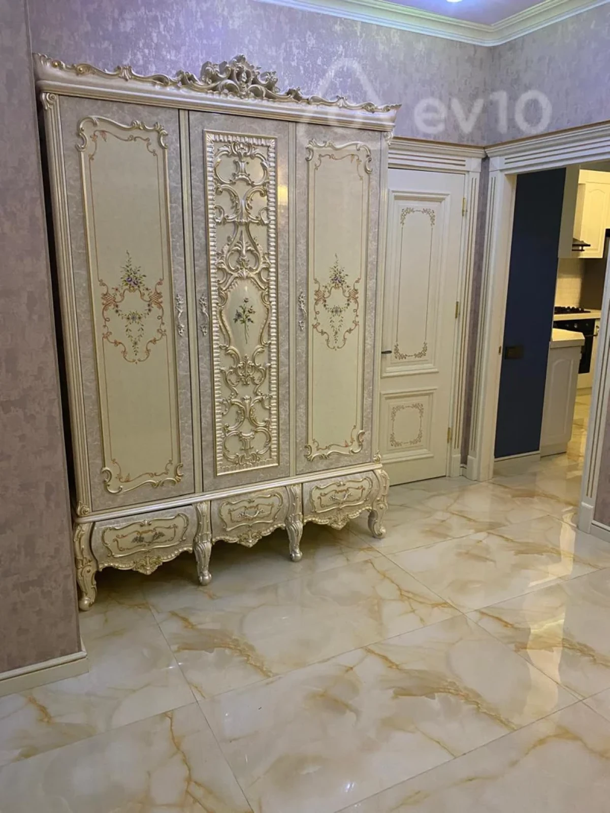 Kirayə verilir 3 otaqlı yeni tikili 145 m²