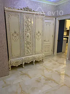 Kirayə verilir 3 otaqlı yeni tikili 145 m²