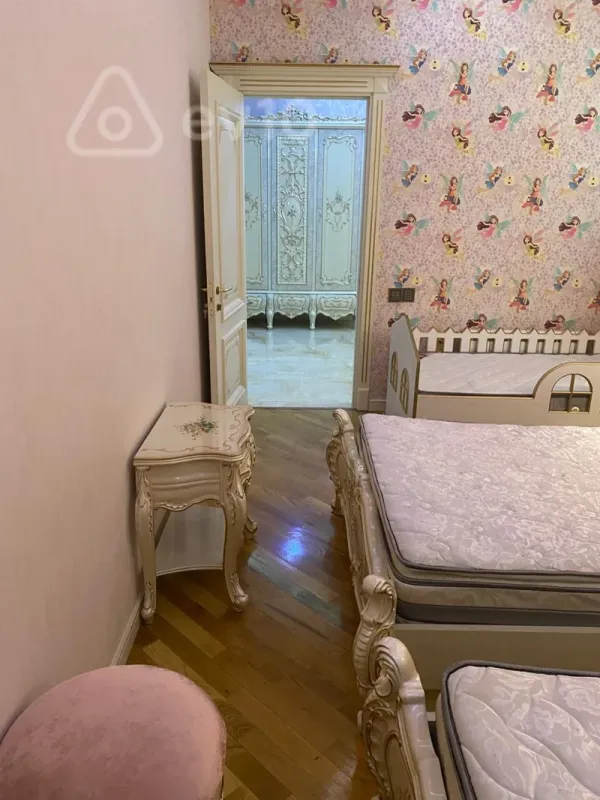 Kirayə verilir 3 otaqlı yeni tikili 145 m²