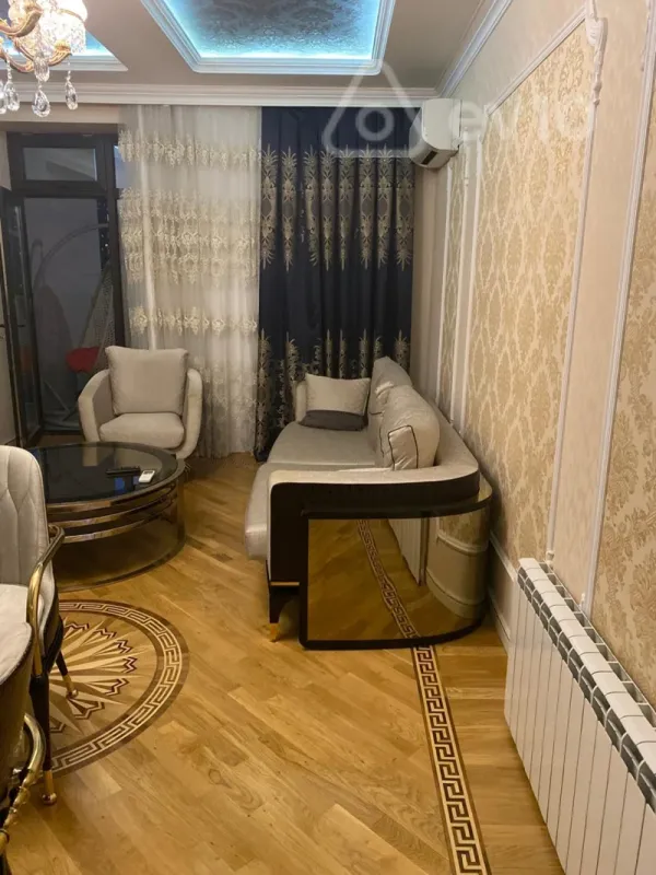 Kirayə verilir 3 otaqlı yeni tikili 145 m²