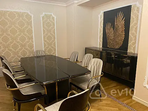 Kirayə verilir 3 otaqlı yeni tikili 145 m²