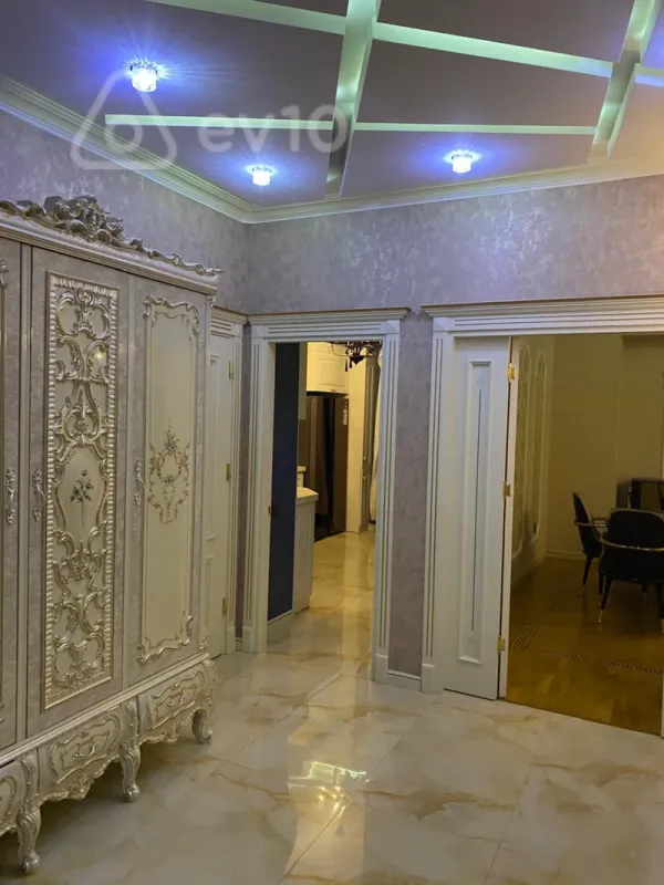 Kirayə verilir 3 otaqlı yeni tikili 145 m²