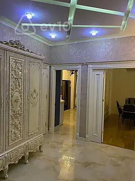 Kirayə verilir 3 otaqlı yeni tikili 145 m²